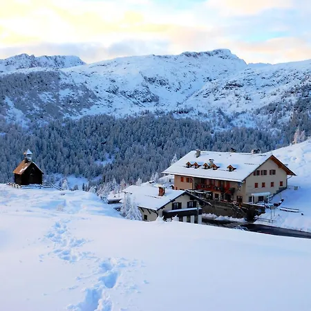 Alojamento de Acomodação e Pequeno-almoço Rifugio Capanna Passo Valles Falcade